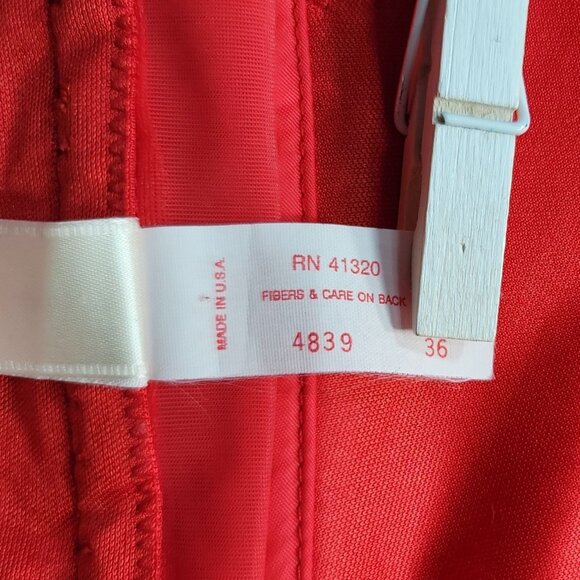 Victoria's Secret Corset Bustier Red Size 36 Garter Boned Underwire ILGWU VTG - Picture 13 of 14